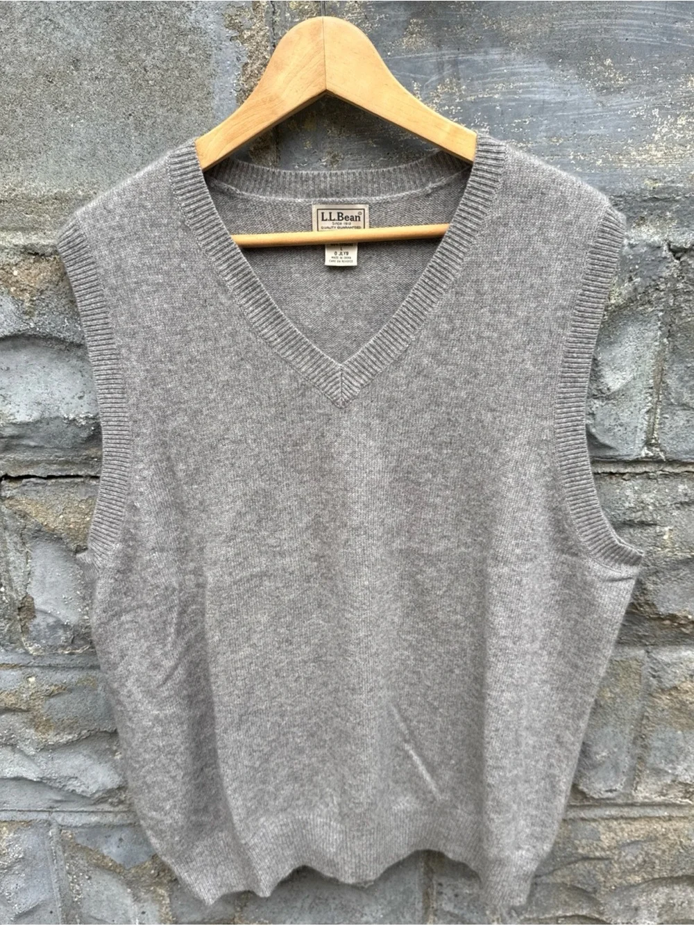 LL Bean Sweater Vest Mens Large Gray Cashmere Preppy Minimalist Office V Neck